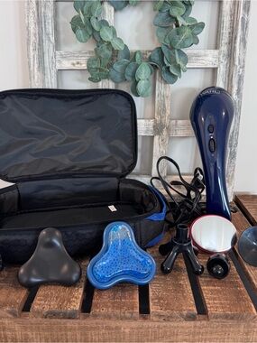 Wahl Handheld Massager with Blue Body and Black Case